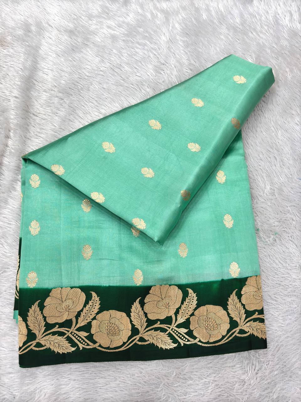Vibrant Seafoam Mint Lightweight Katan Silk Saree | Antique Gold Kadhua Guldasta Booti & Contrast Bottle Green Poetic Floral Border
