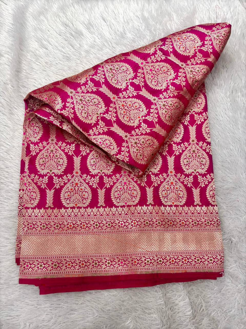 Vibrant Fuchsia Magenta Katan Silk Banarasi Saree | Opulent Cutwork Ogee Lattice Jaal with Sona Rupa Zari & Meenakari Peacock Fan Boota
