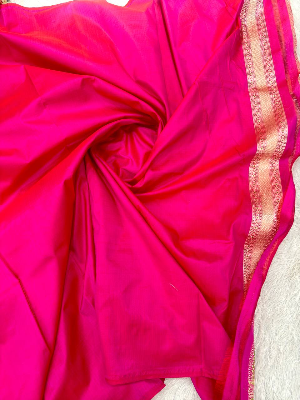 Vibrant Fuchsia Magenta Katan Silk Banarasi Saree | Opulent Cutwork Ogee Lattice Jaal with Sona Rupa Zari & Meenakari Peacock Fan Boota
