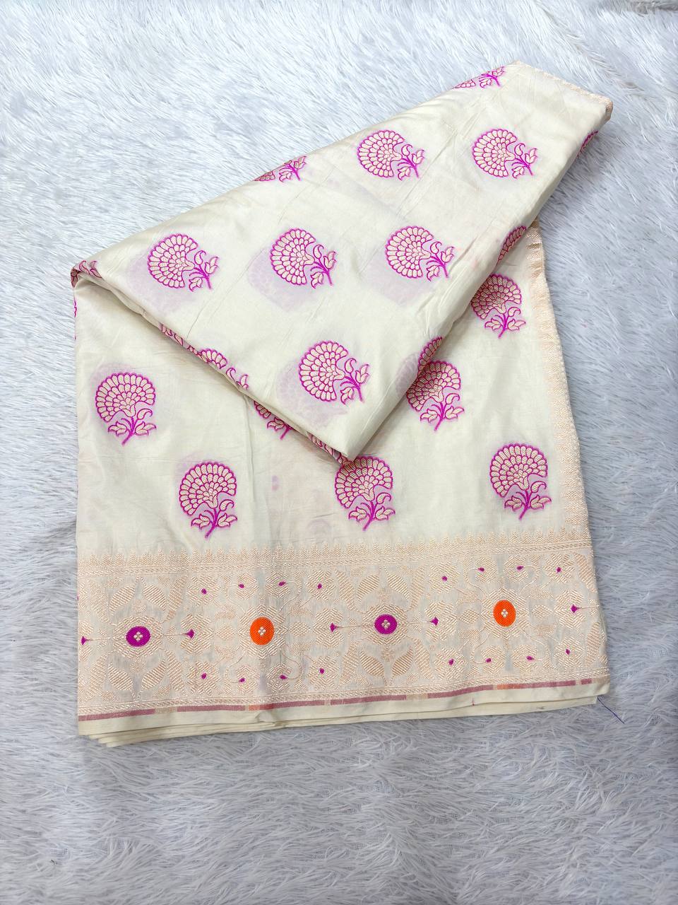 Heirloom Cream Ivory Katan Silk Banarasi Saree | Vibrant Fuchsia Resham Kadhua Booti & Matte Champagne Gold Meenakari Border