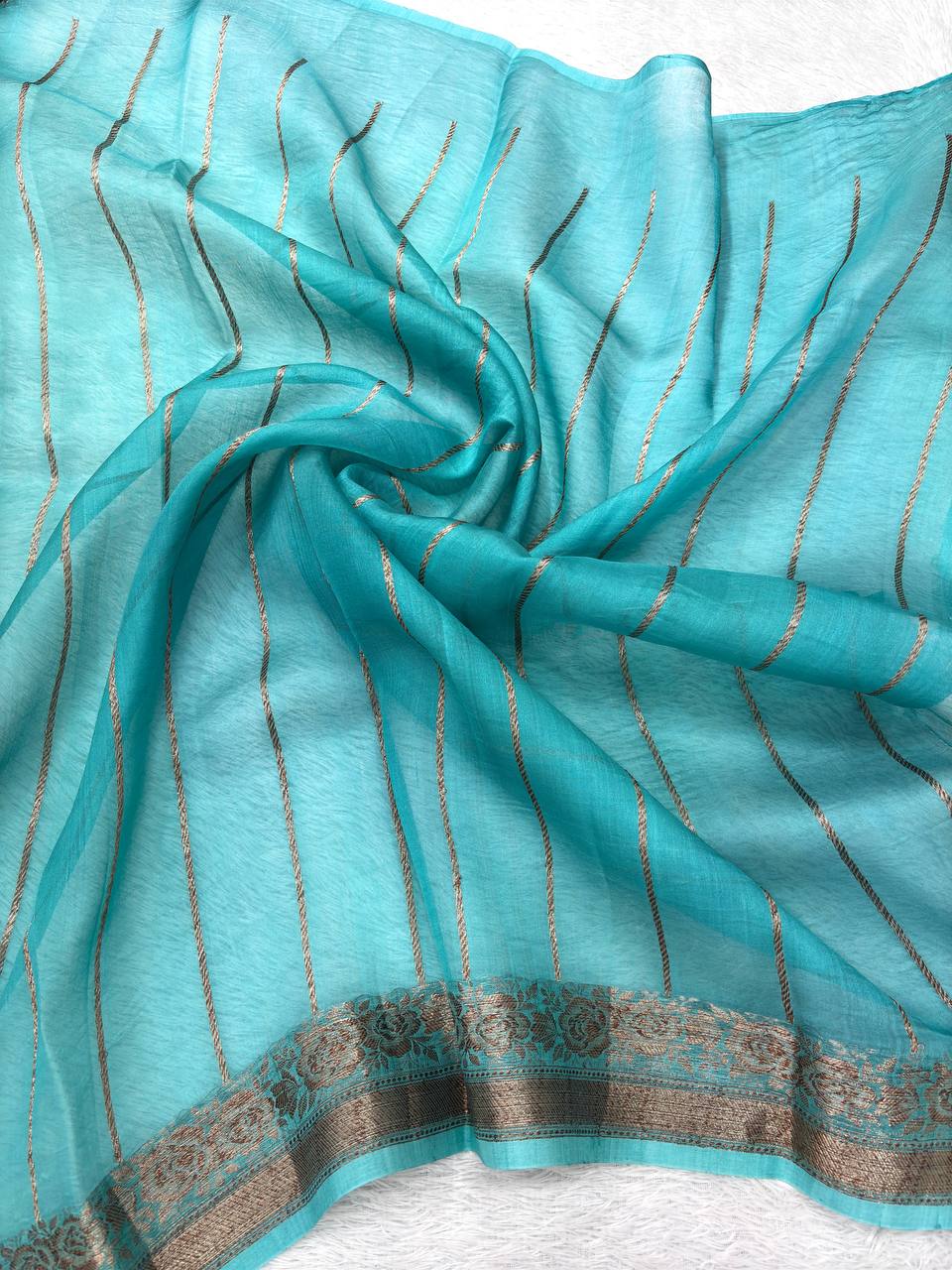 Rani Pink & Firoza Blue Handloom Banarasi Kora Silk Saree | Antique Zari Kadhua Booti & Paisley Pallu