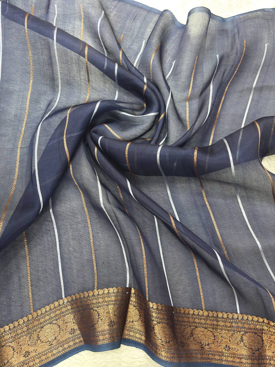 Crimson & Navy Handloom Banarasi Kora Silk Saree | Antique Zari Kadhua Booti & Paisley Pallu