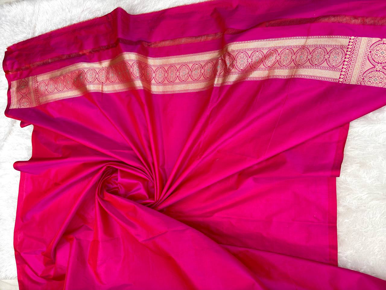 Exquisite Rani Pink Katan Silk Banarasi Saree with Vertical Floral Jungla & Silver Zari Meenakari