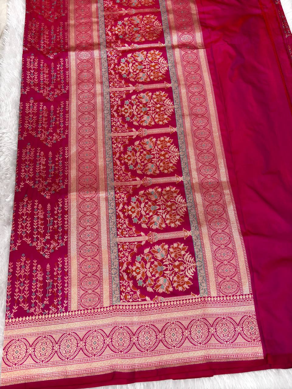 Exquisite Rani Pink Katan Silk Banarasi Saree with Vertical Floral Jungla & Silver Zari Meenakari