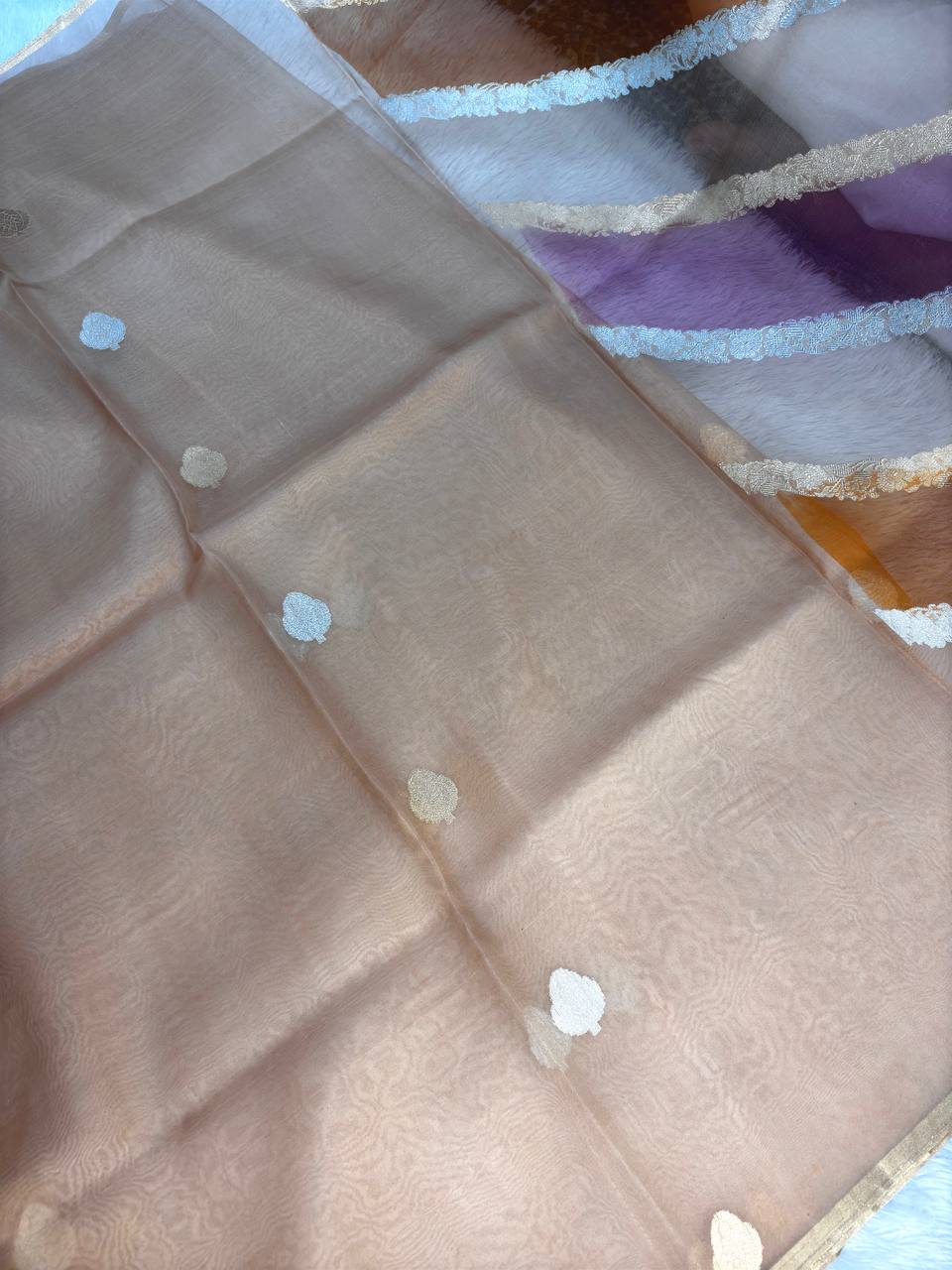 Sunset Hue Rungkat Banarasi Kora Organza Saree with Kadhua Silver and Gold Zari Bel