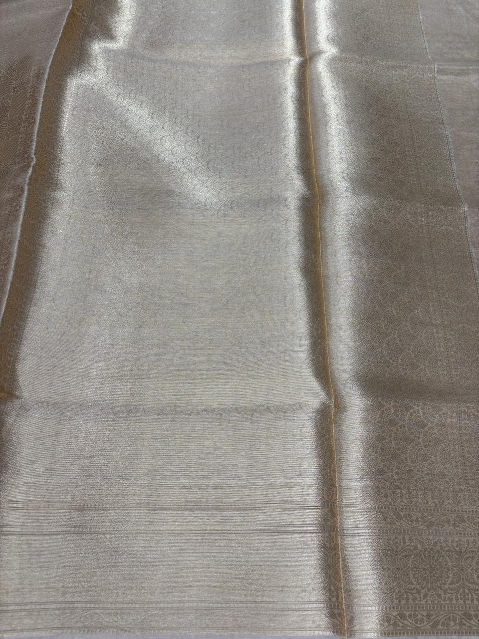 ಆಂಟಿಕ್ ಗೋಲ್ಡ್: ಬೀಜ್-ಗೋಲ್ಡ್ ಬನಾರಸಿ ಟಿಶ್ಯೂ ರೇಷ್ಮೆ ಸೀರೆ