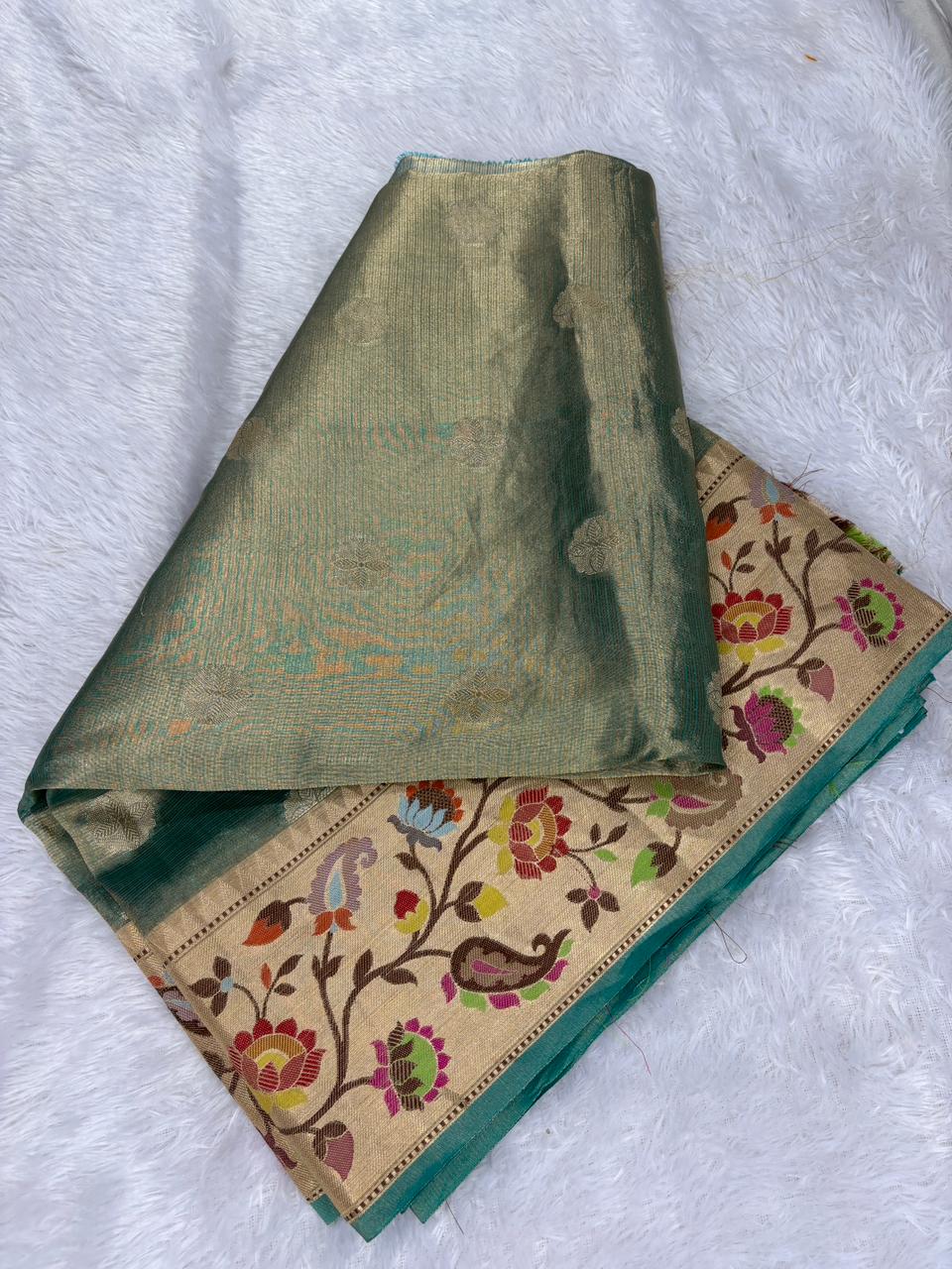 ಪೈಥಾನಿ ಫ್ಯೂಷನ್: ಸೀ ಗ್ರೀನ್ ಬನಾರಸಿ ಟಿಶ್ಯೂ ಸೀರೆ