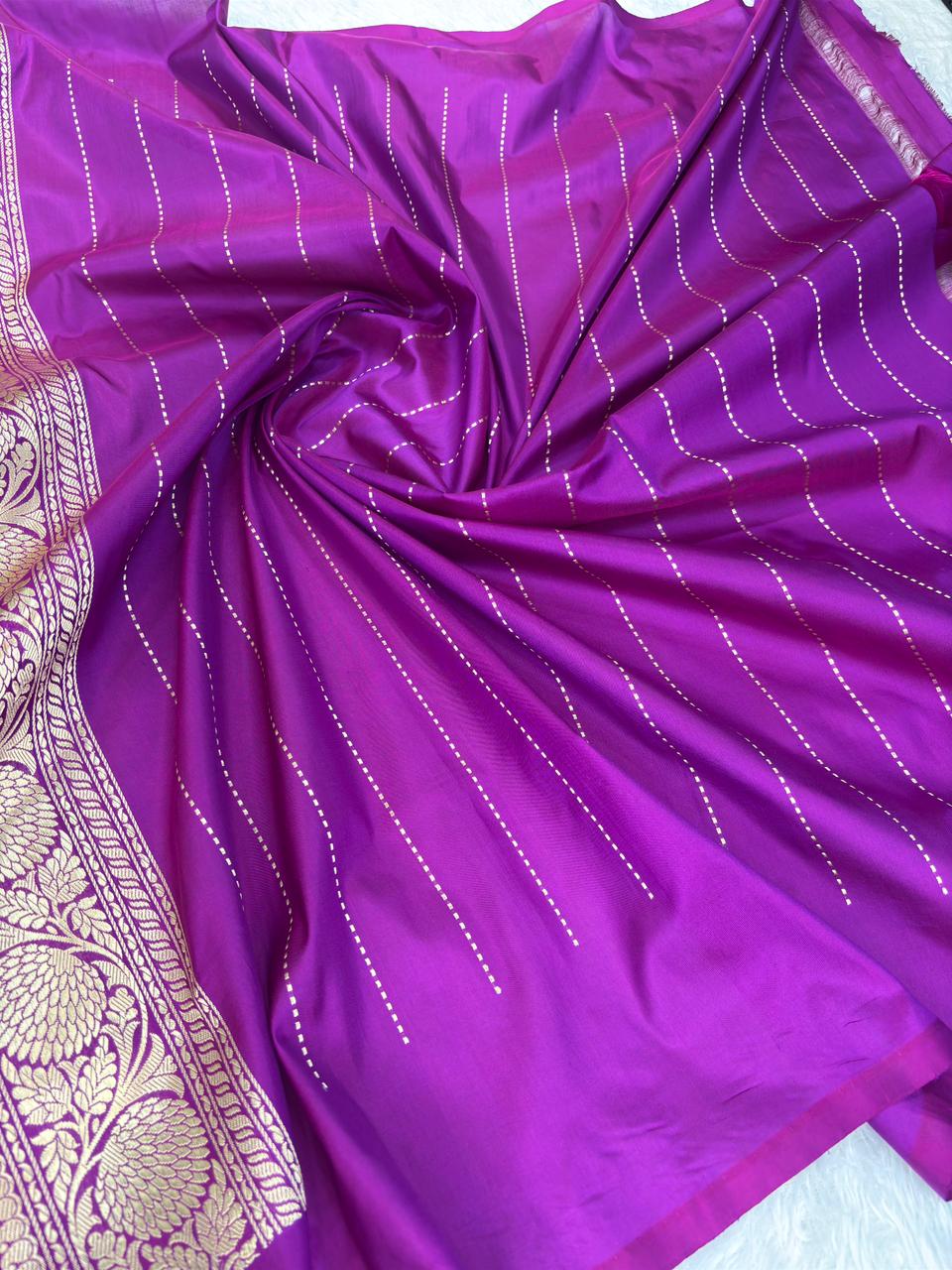 ದಿ ಇಂಪೀರಿಯಲ್ ವೈಲೆಟ್ - ಪ್ರೀಮಿಯಂ ಕಿಂಕ್ವಾಬ್ ಓಗೀ ಪ್ಯಾಟರ್ನ್ ಬನಾರಸಿ ಹ್ಯಾಂಡ್ಲೂಮ್ ಸೀರೆ