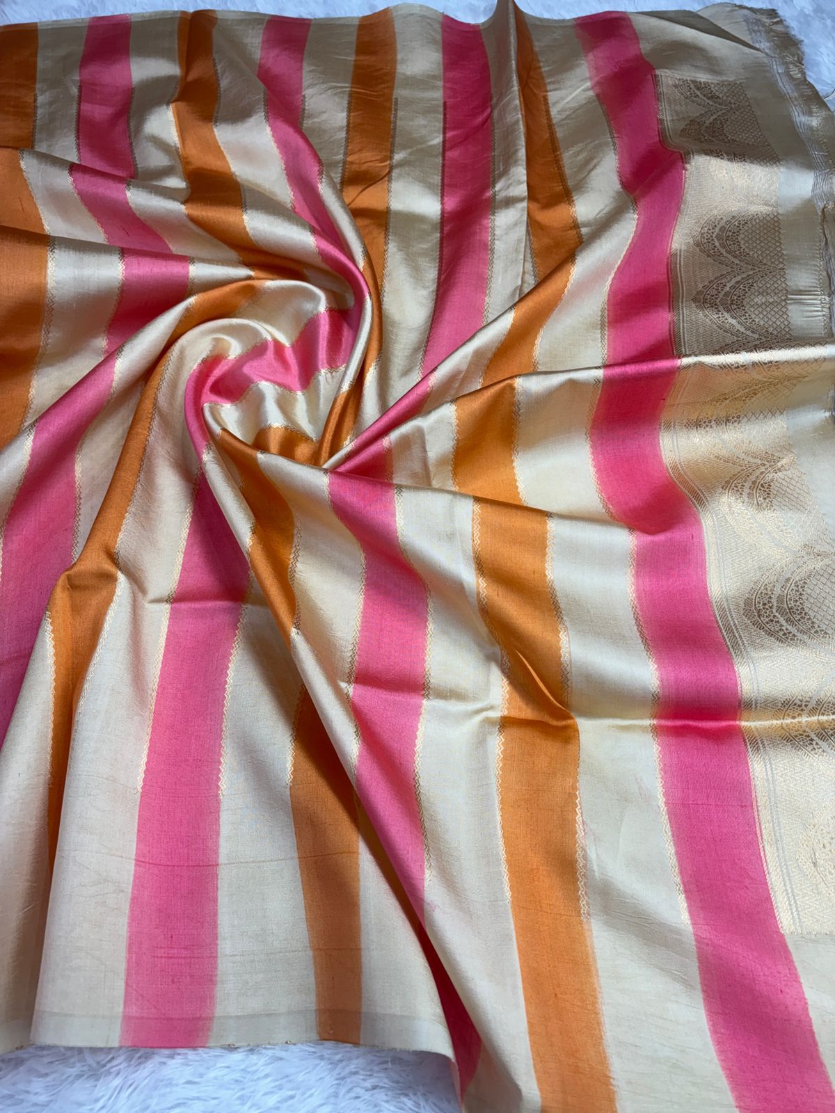 ಬೇಸಿಗೆ ಪಾನಕ: ತ್ರಿವರ್ಣ ರಂಗ್‌ಕಾಟ್ ಕಟಾನ್ ಸಿಲ್ಕ್ ಲೈಟ್ ವೇಟ್ ಕಧುವಾ ಸೀರೆ