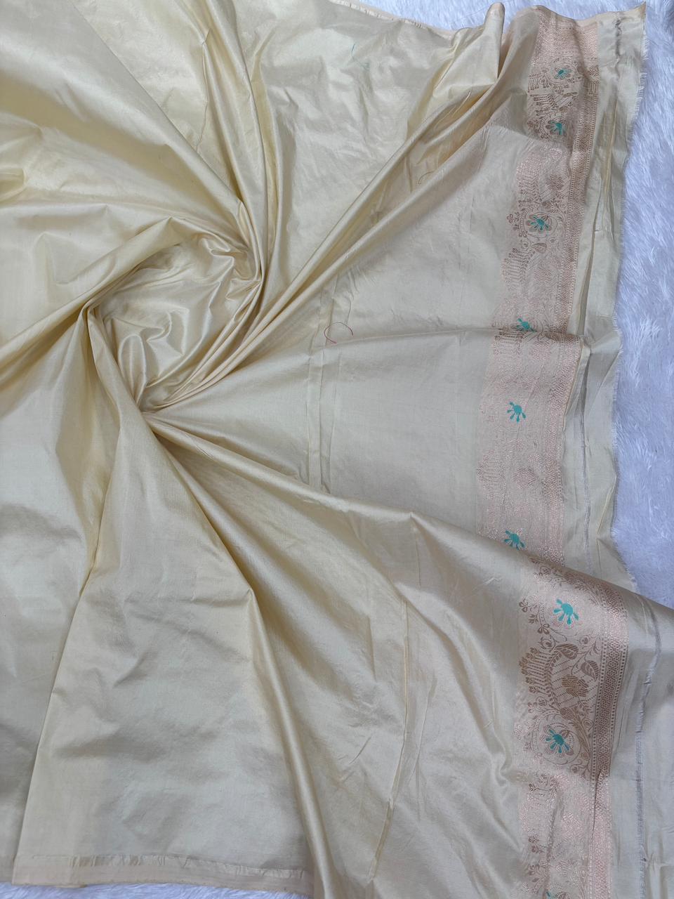 సొగసైన క్రీమ్ ప్యూర్ కటన్ రుంగ్‌కాట్ కట్‌వర్క్ హ్యాండ్‌లూమ్ చీర, మల్టీ-కలర్ రంగ్‌కాట్ పూల మోటిఫ్‌లు 
