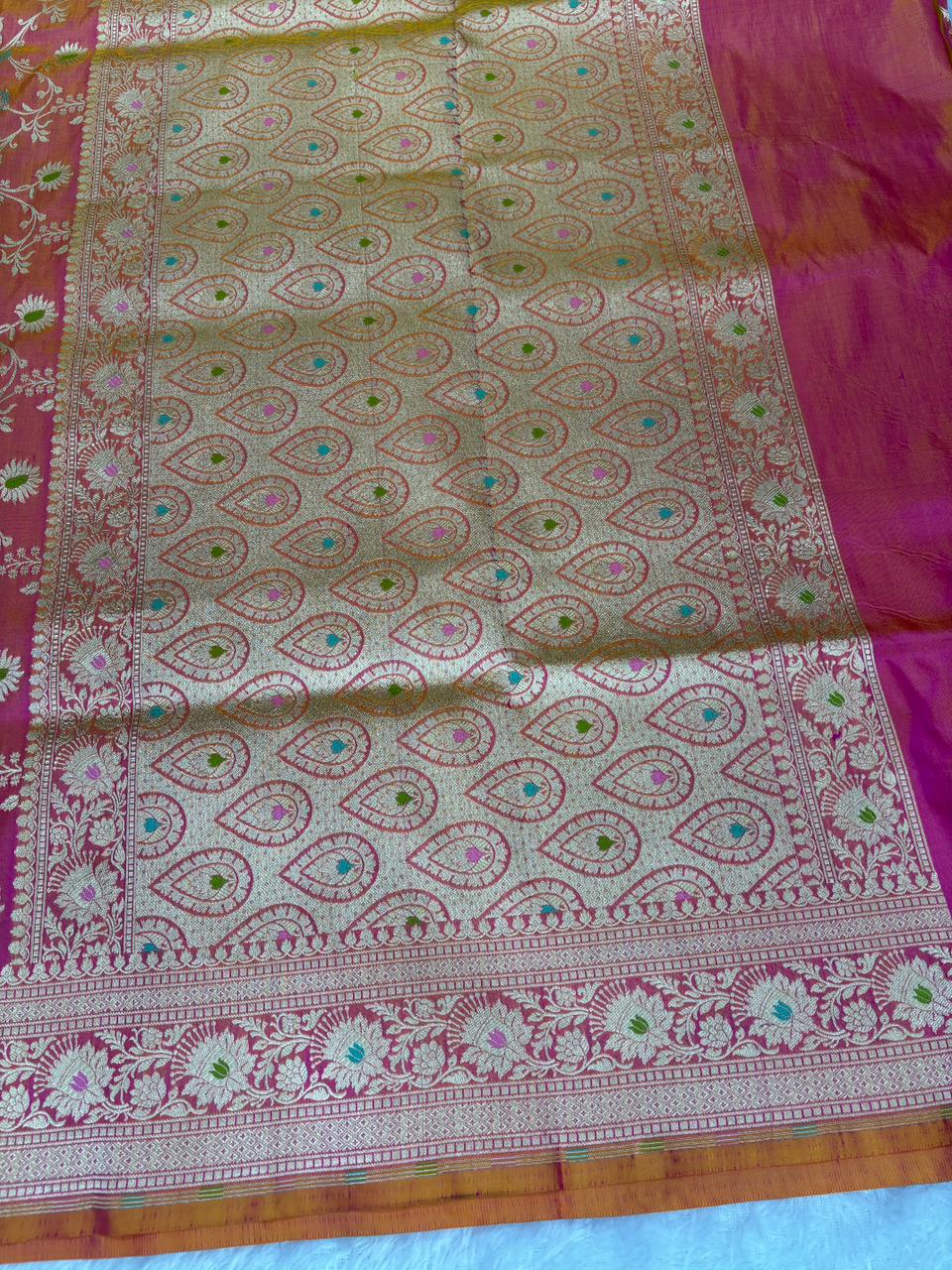 ಡ್ಯುಯಲ್-ಟೋನ್ ಗಜ್ರಿ ಪಿಂಕ್ ಪ್ಯೂರ್ ಕಟಾನ್ ಜಂಗ್ಲಾ ಮೀನಕರಿ ಕಟ್‌ವರ್ಕ್ ಬನಾರಸಿ ಕೈಮಗ್ಗದ ಸೀರೆ ಜೊತೆಗೆ ಸಿಲ್ವರ್ ಝರಿ ಜಂಗ್ಲಾ ಮತ್ತು ಮೀನಕರಿ