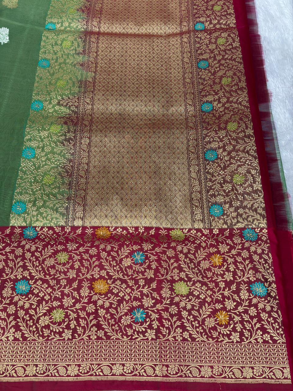 The Ethereal Handloom: Emerald Green & Crimson Kora Kadhua Banarasi
