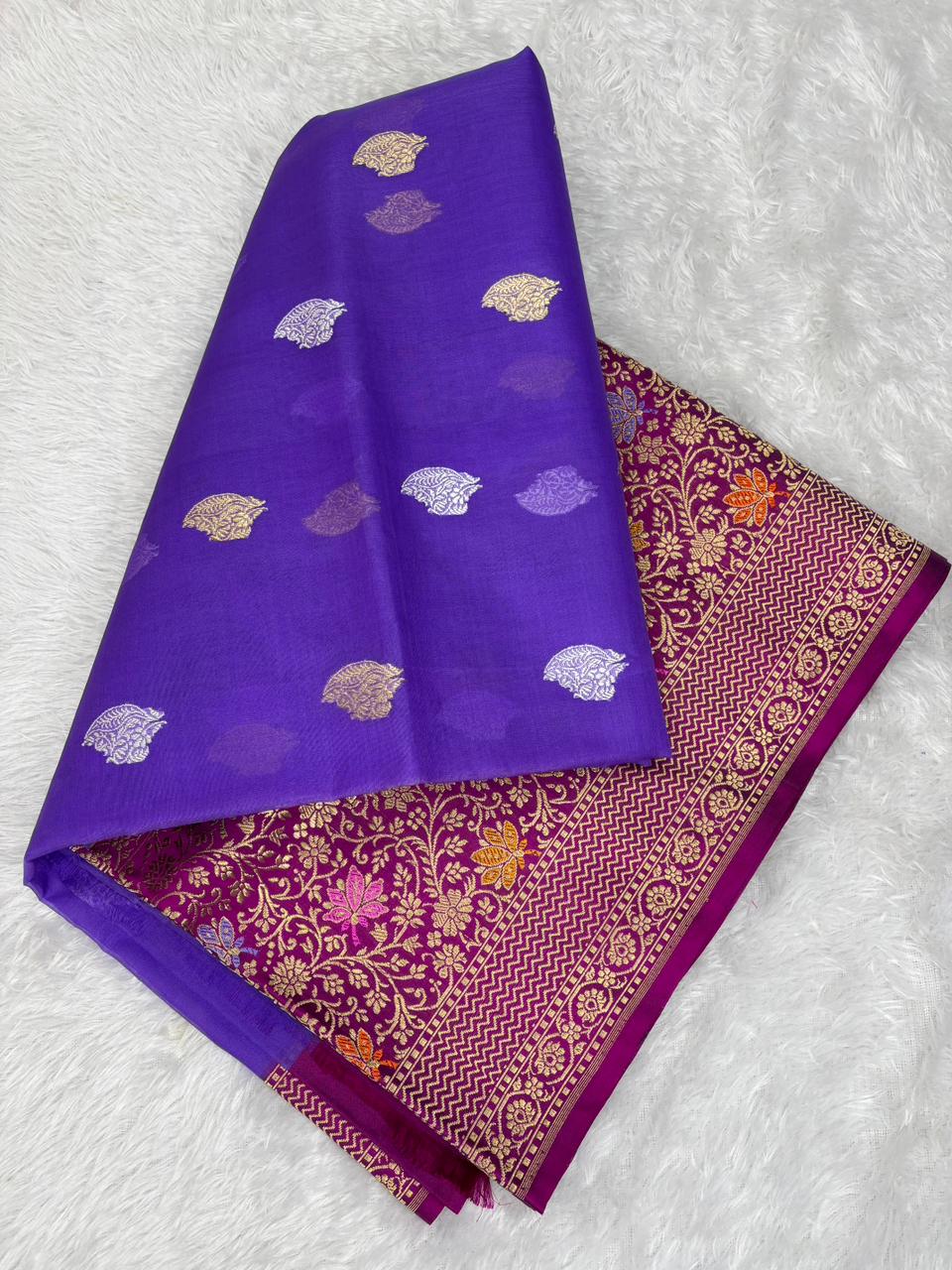 బనారస్ ఆభరణం: రాయల్ వైలెట్ &amp; మెజెంటా కోరా కధువా చేనేత చీర