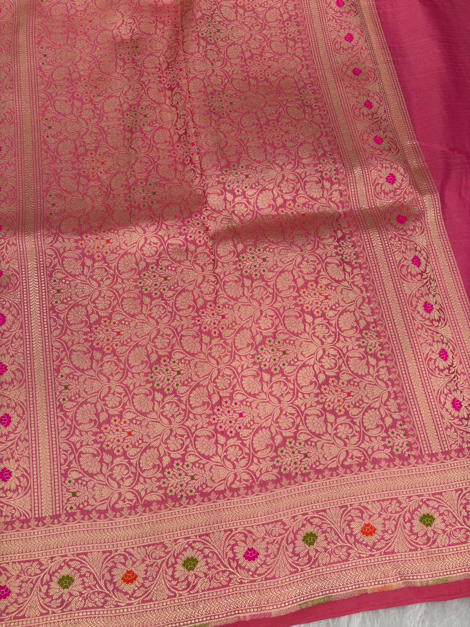 ದಿ ಬ್ಲಶಿಂಗ್ ರೋಸ್: ಪಿಂಕ್ ಬ್ರೊಕೇಡ್ ಕಟನ್ ಸಿಲ್ಕ್ ಮೀನಕರಿ ಜಂಗ್ಲಾ 