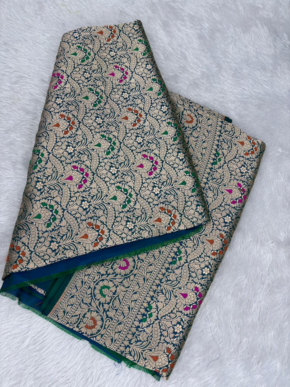 ನವಿಲಿನ ಹೆಮ್ಮೆ: ಟೀಲ್ ಬ್ರೊಕೇಡ್ ಕಟನ್ ರೇಷ್ಮೆ ಮೀನಕರಿ ಜಂಗ್ಲಾ