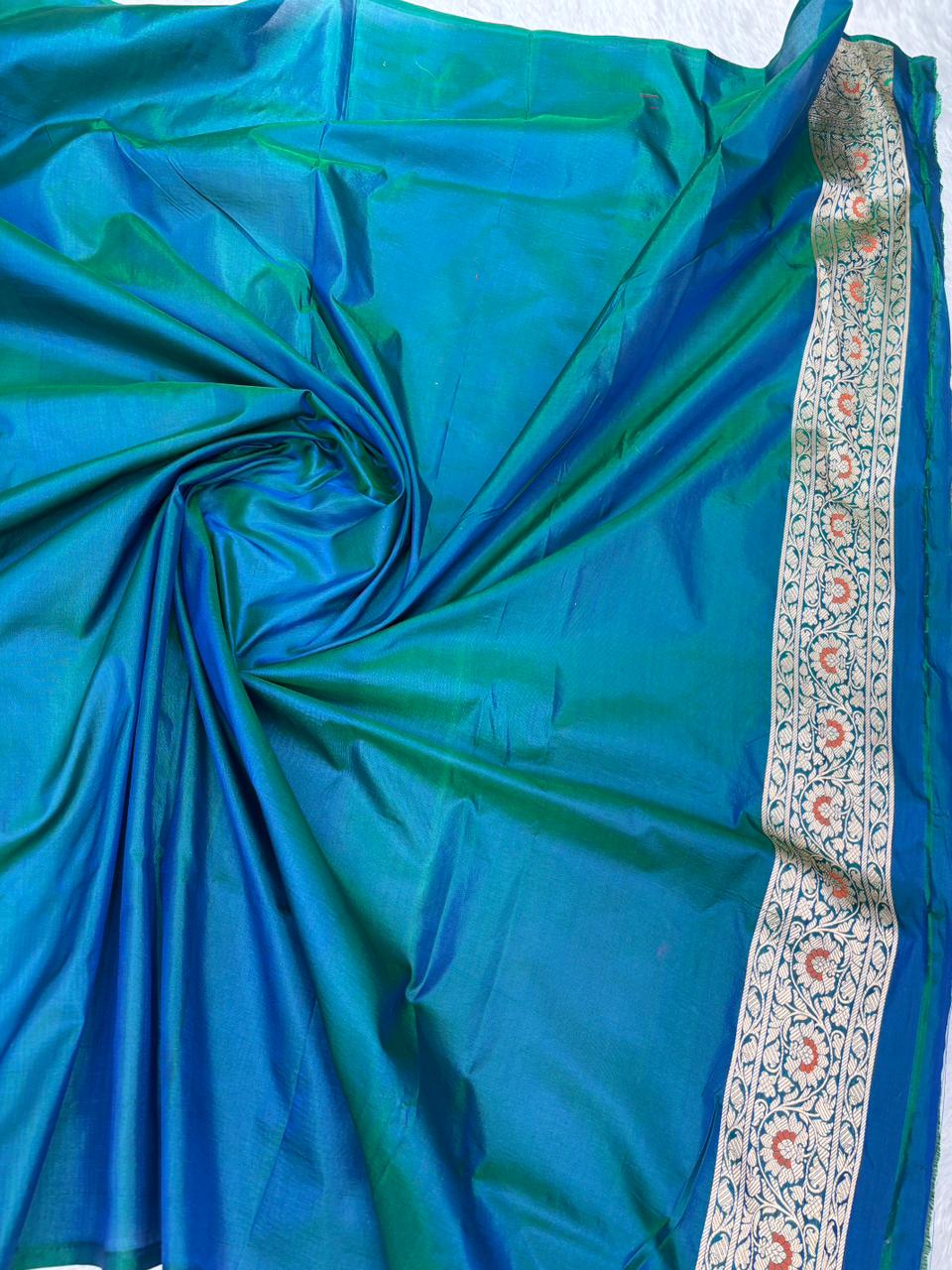 ನವಿಲಿನ ಹೆಮ್ಮೆ: ಟೀಲ್ ಬ್ರೊಕೇಡ್ ಕಟನ್ ರೇಷ್ಮೆ ಮೀನಕರಿ ಜಂಗ್ಲಾ