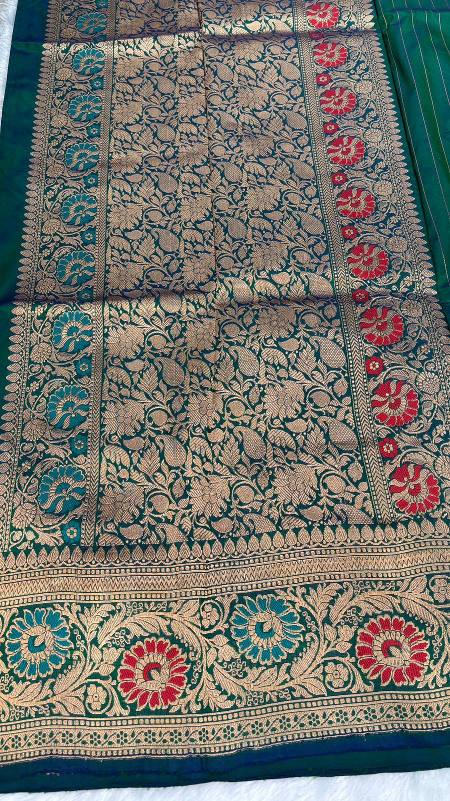 Luxurious Emerald Green Katan Silk Banarasi Handloom Saree with Meenakari Border