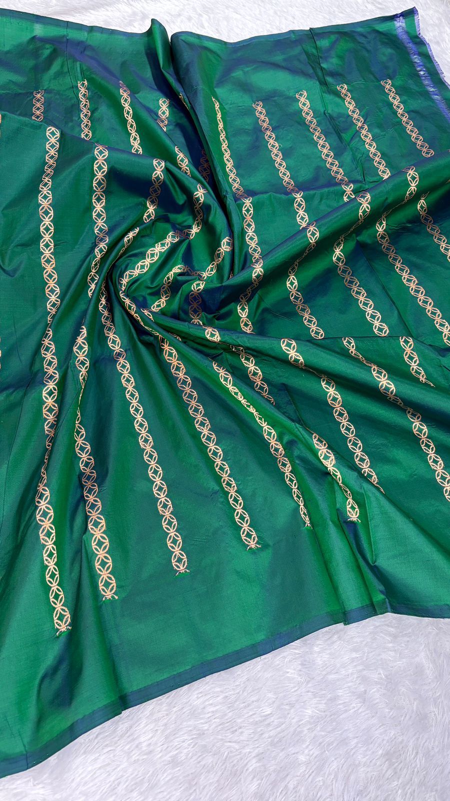 Luxurious Emerald Green Katan Silk Banarasi Handloom Saree with Meenakari Border