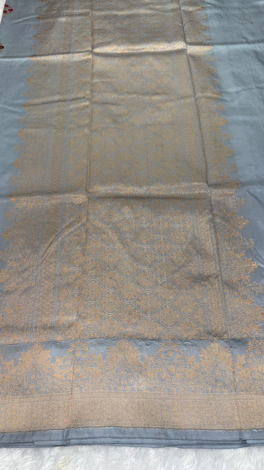 Sophisticated Grey Katan Kadhua Designer Silk Banarasi Handloom Saree with Meenakari Floral Buta