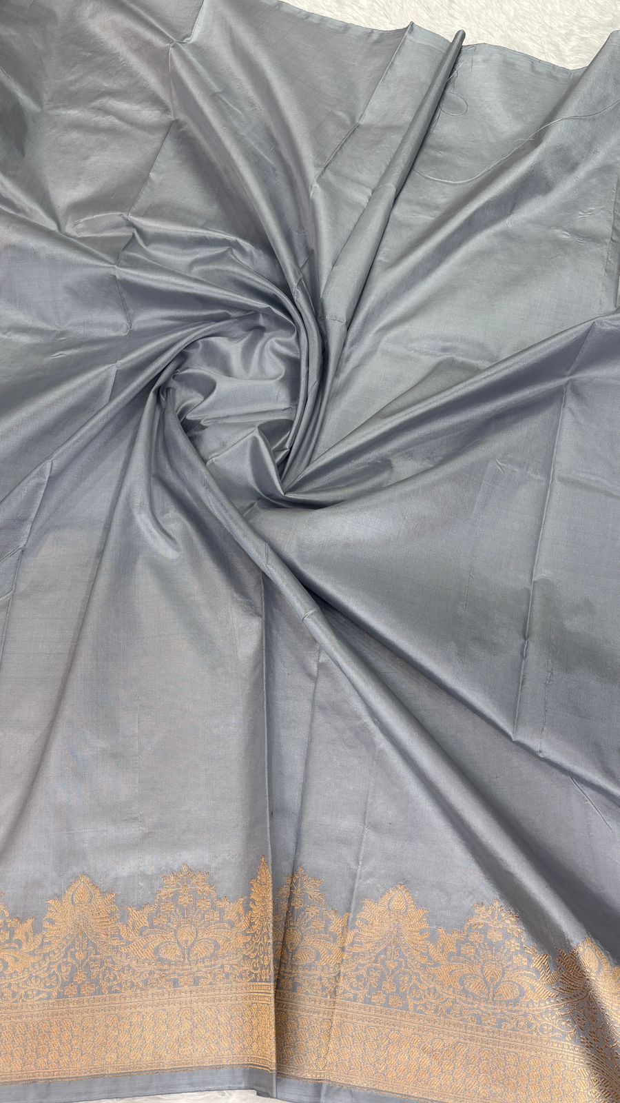 Sophisticated Grey Katan Kadhua Designer Silk Banarasi Handloom Saree with Meenakari Floral Buta