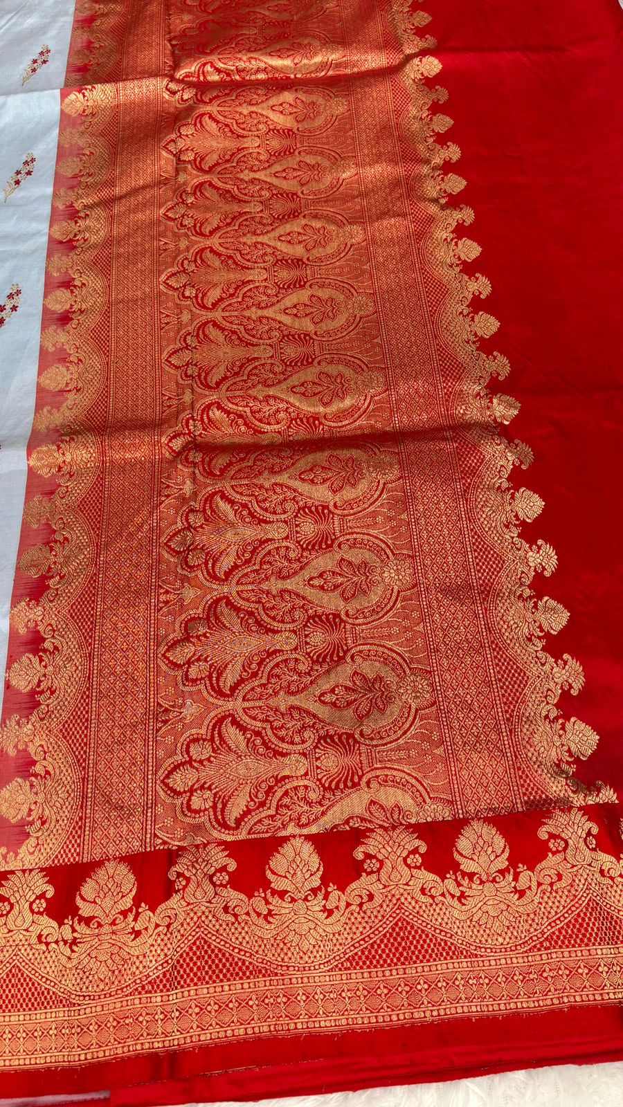 Ethereal Silver Grey Katan Kadhua Designer  Silk Banarasi Saree with Contrast Red Border