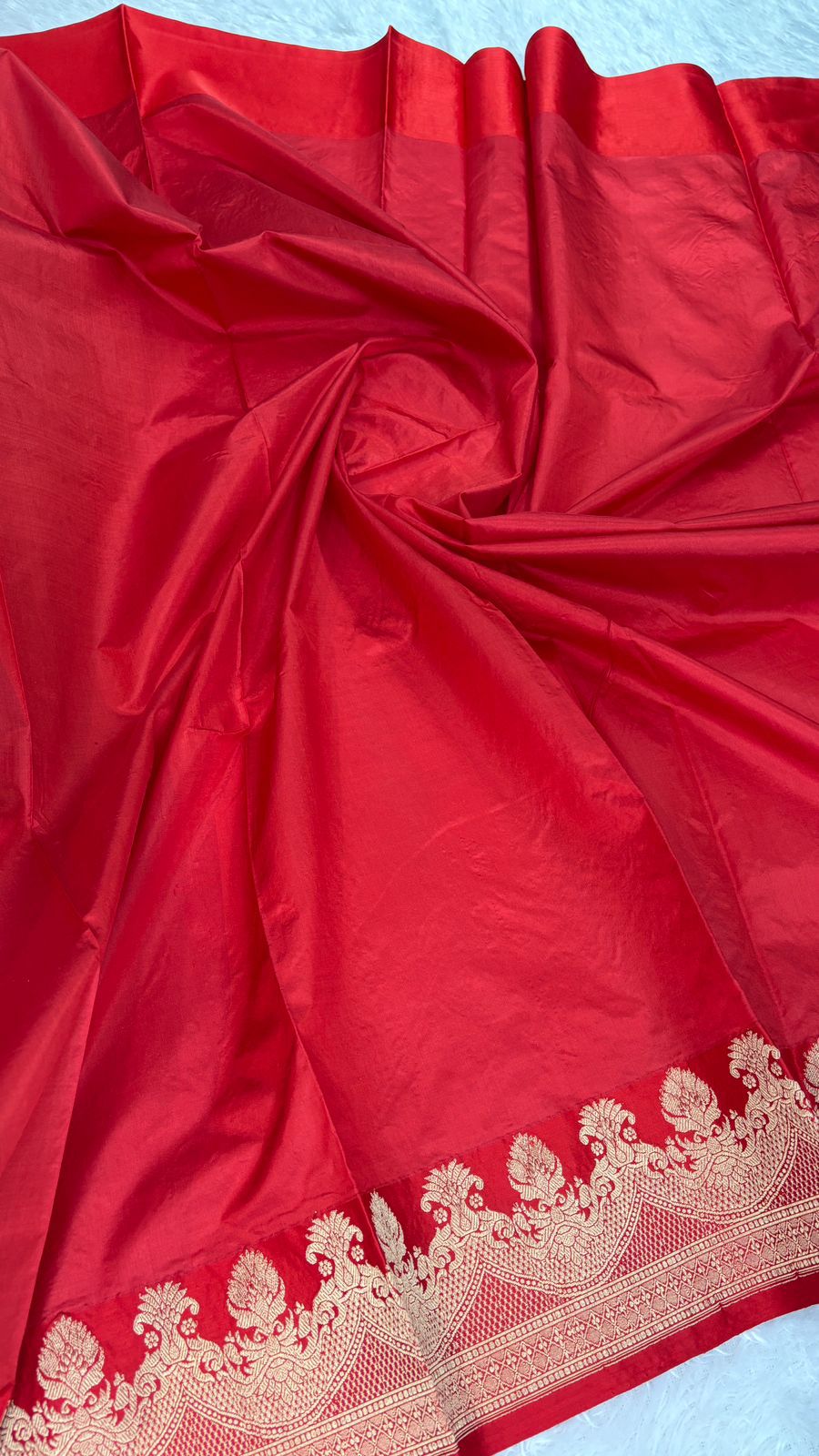 Ethereal Silver Grey Katan Kadhua Designer  Silk Banarasi Saree with Contrast Red Border