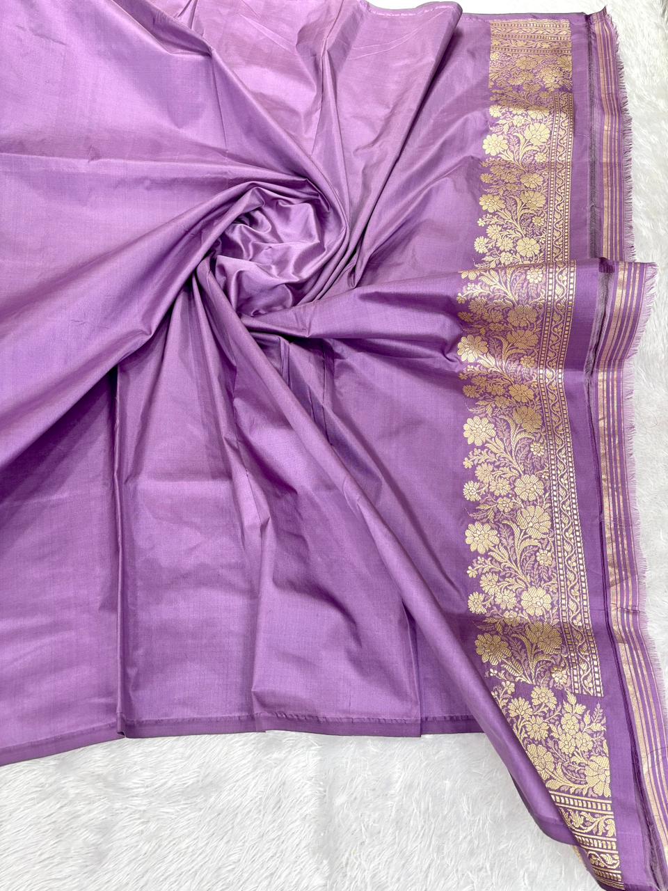Majestic Plum Handloom Silk Saree with Vibrant Floral Bouquets and Elaborate Zari Border