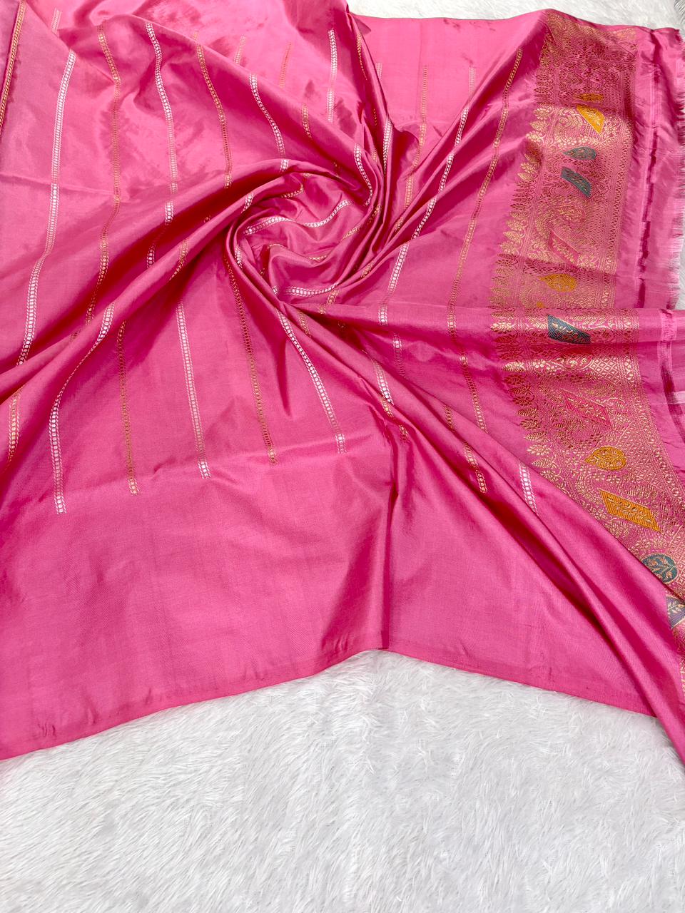 Cerise Pink Premium Designer Bel Booti Handloom Saree