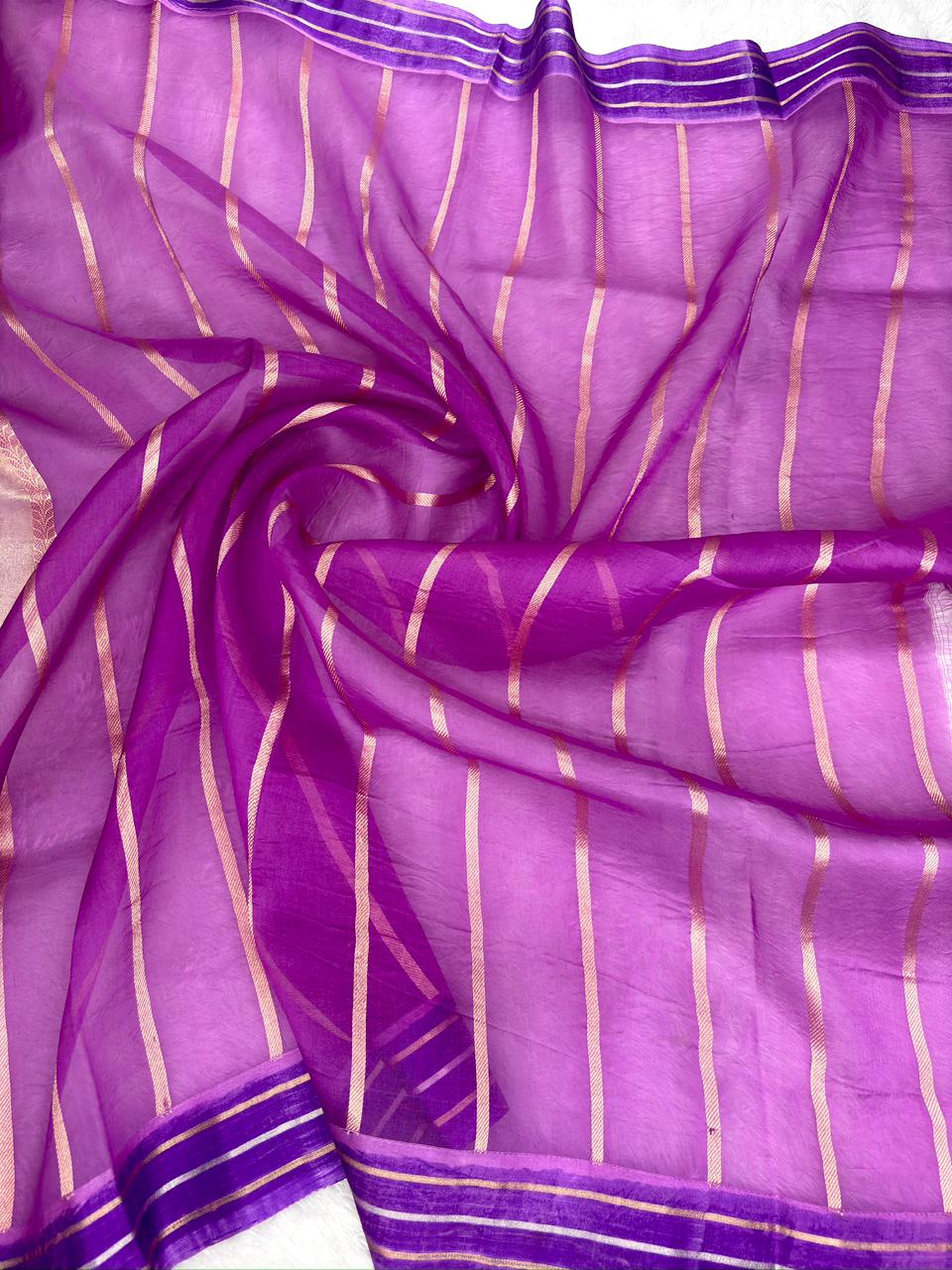 Regal Rungkaat: Handloom Banarasi Kora Silk Saree with Kadhua Sona-Rupa Butis