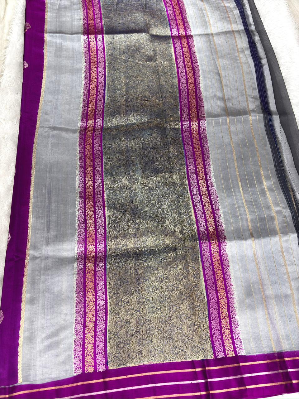 Midnight Majesty: Handloom Banarasi Kora Silk Rungkaat Saree with Kadhua Floral Butis