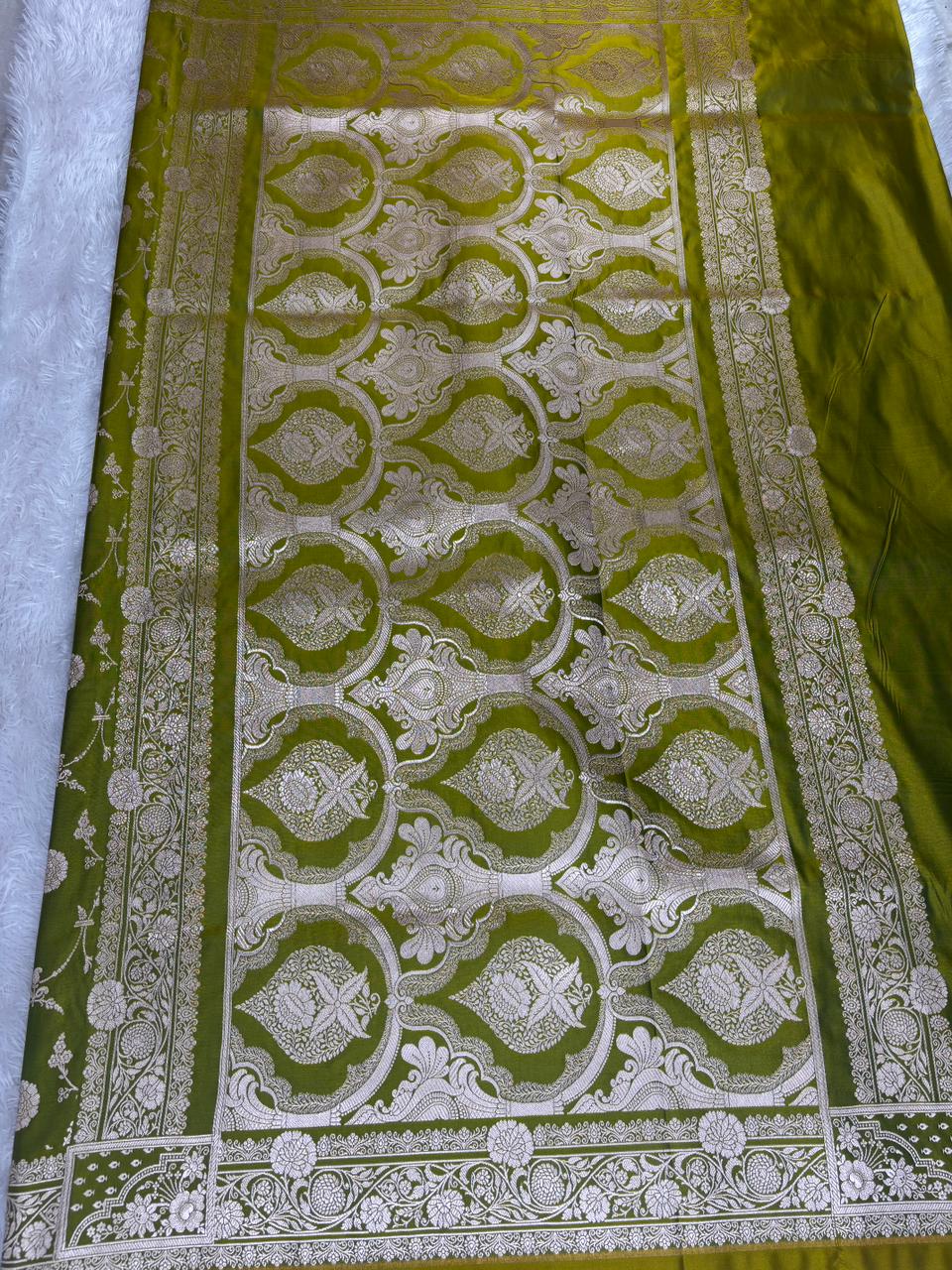 Classic Olive Green Mashru Katan Silk Powerloom Saree with All-Over Floral Jaal & Grand Zari Pallu
