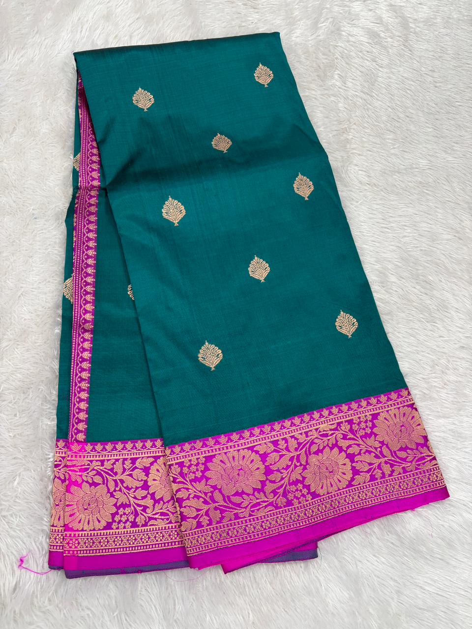 Emerald Green Katan Silk Kadhua Boota Handloom Banarasi Saree with Rani Pink Zari Border
