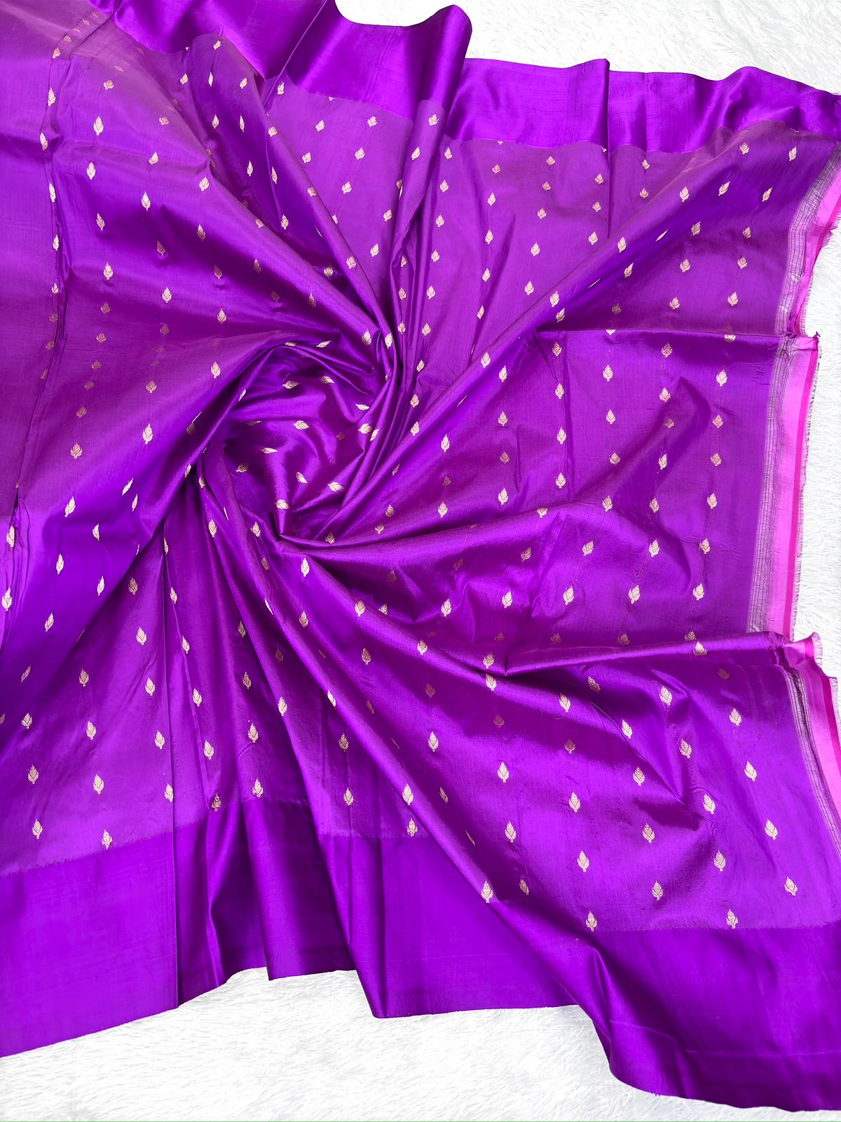 Katan Silk Saree: Dual-Tone Magenta & Purple with Sona-Rupa Leaf Bootis