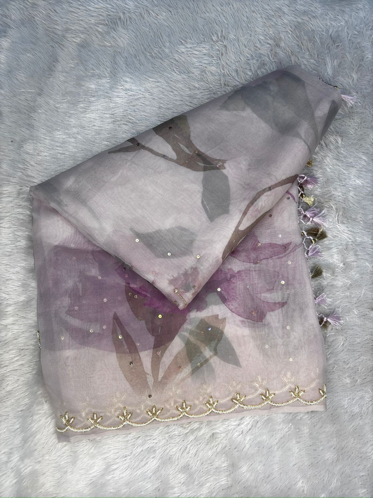 Mauve Serenity: Handloom Saree with Soft Watercolor Florals & Pearl-Infused Zari Scallops