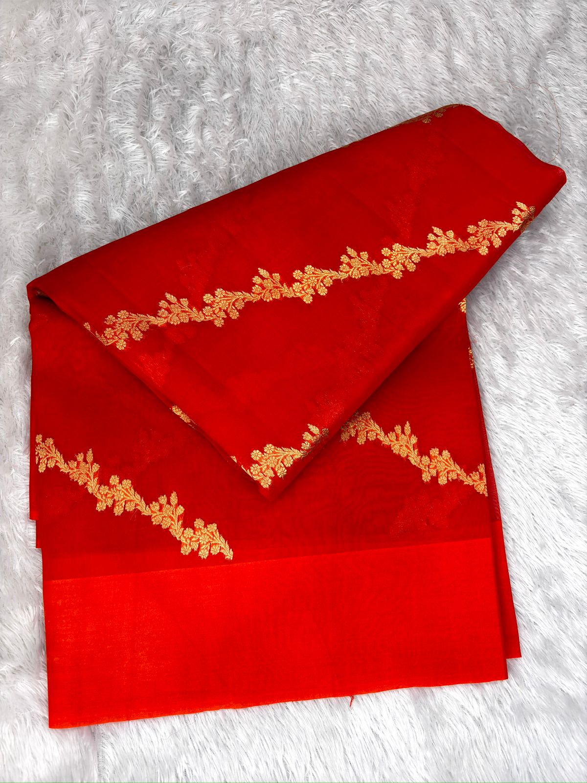 Classic Bridal Red Kora Designer Kadhua Handloom Banarasi Saree with Rich Gold Zari Jaal