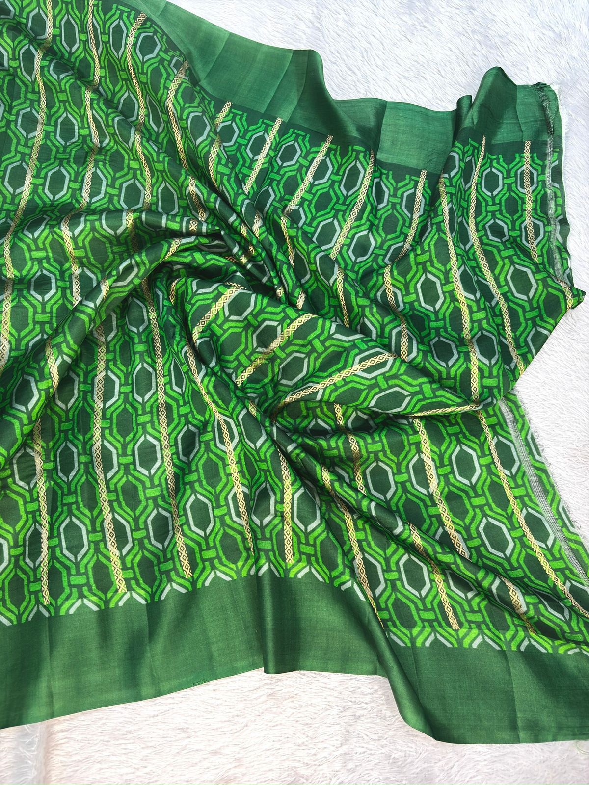 Emerald Green Lightweight Katan Silk Kadhua Banarasi Saree with Floral Print & Zari Border