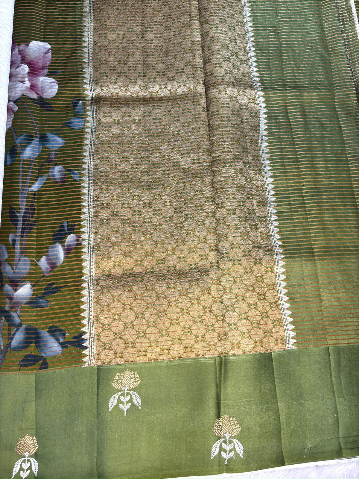 Olive Green Lightweight Katan Silk Kadhua Banarasi Saree with Floral Print & Zari Pallu
