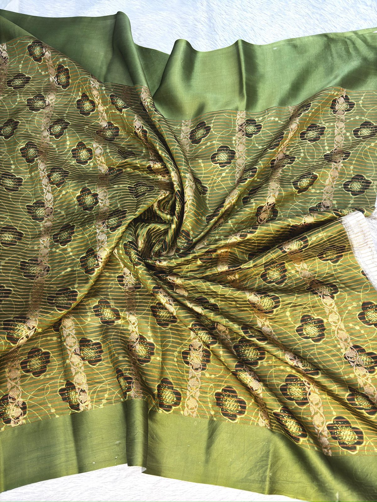 Olive Green Lightweight Katan Silk Kadhua Banarasi Saree with Floral Print & Zari Pallu