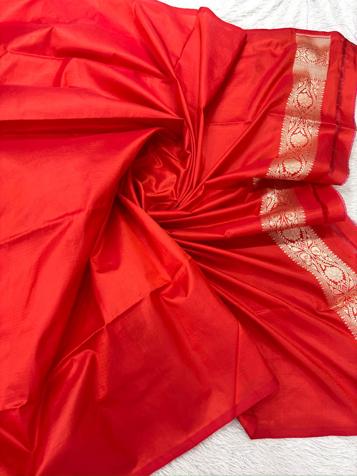 Classic Red Katan Jungla Meenakari Cutwork Handloom Banarasi Saree