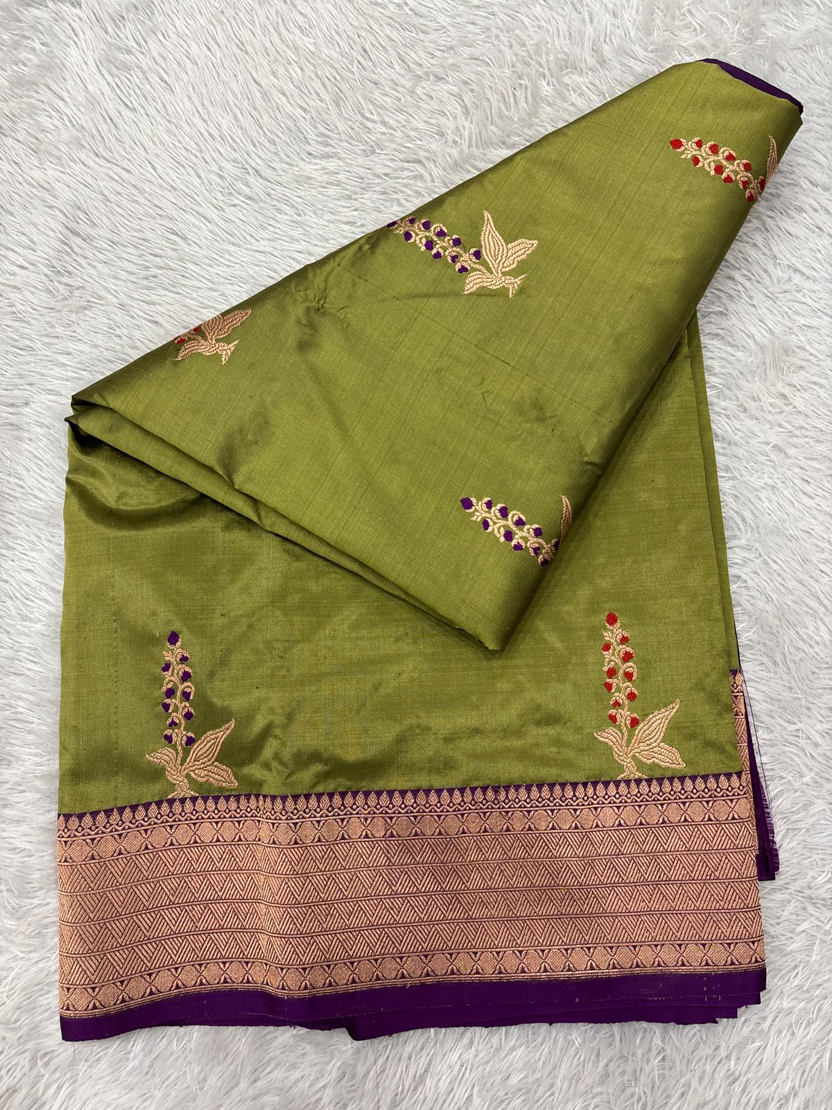 Olive Mehndi Green & Royal Deep Violet Handloom Banarasi Katan Silk Saree | Rose Gold Zari Kadhua Floral Bunch Booti