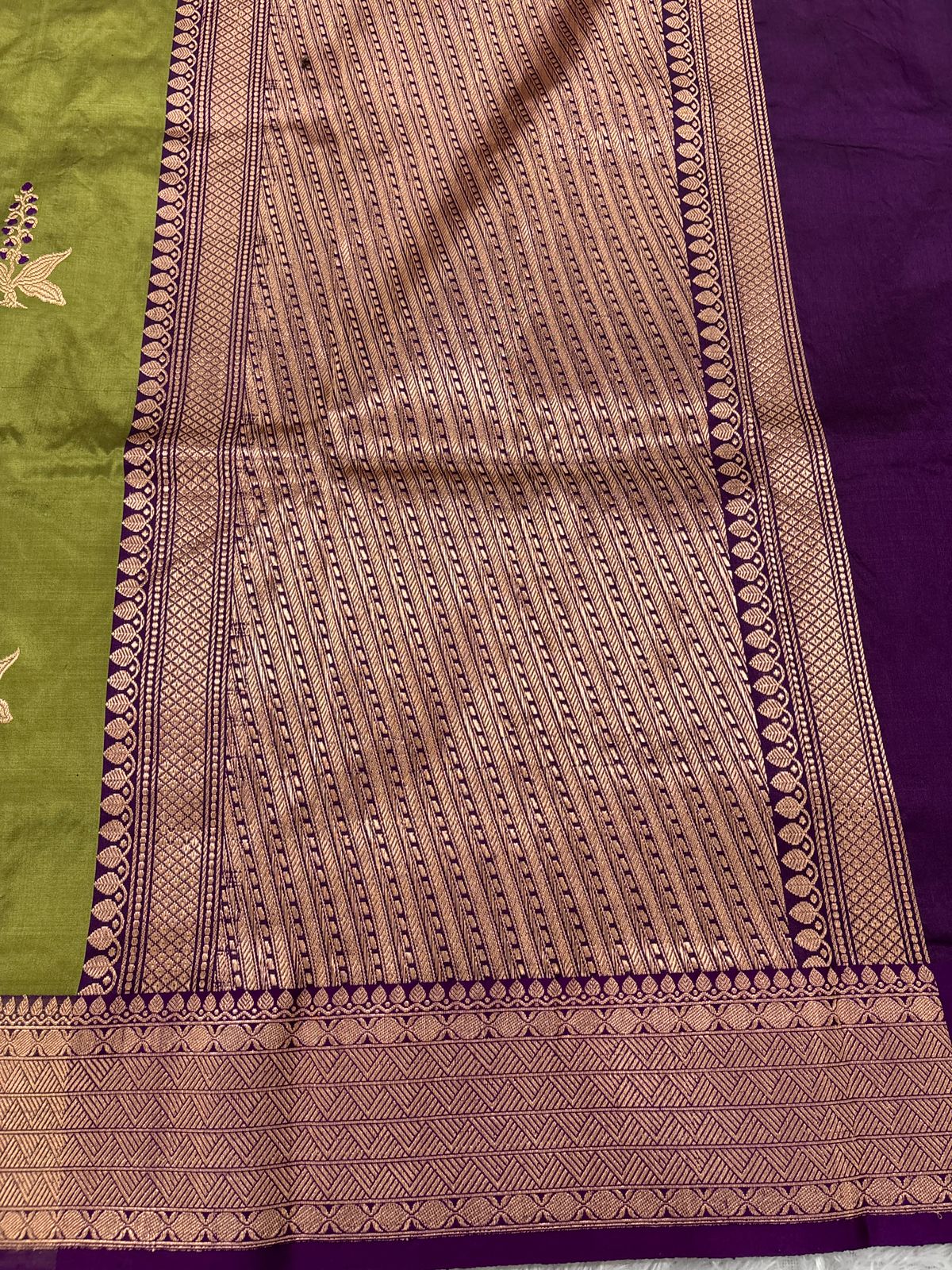 Olive Mehndi Green & Royal Deep Violet Handloom Banarasi Katan Silk Saree | Rose Gold Zari Kadhua Floral Bunch Booti