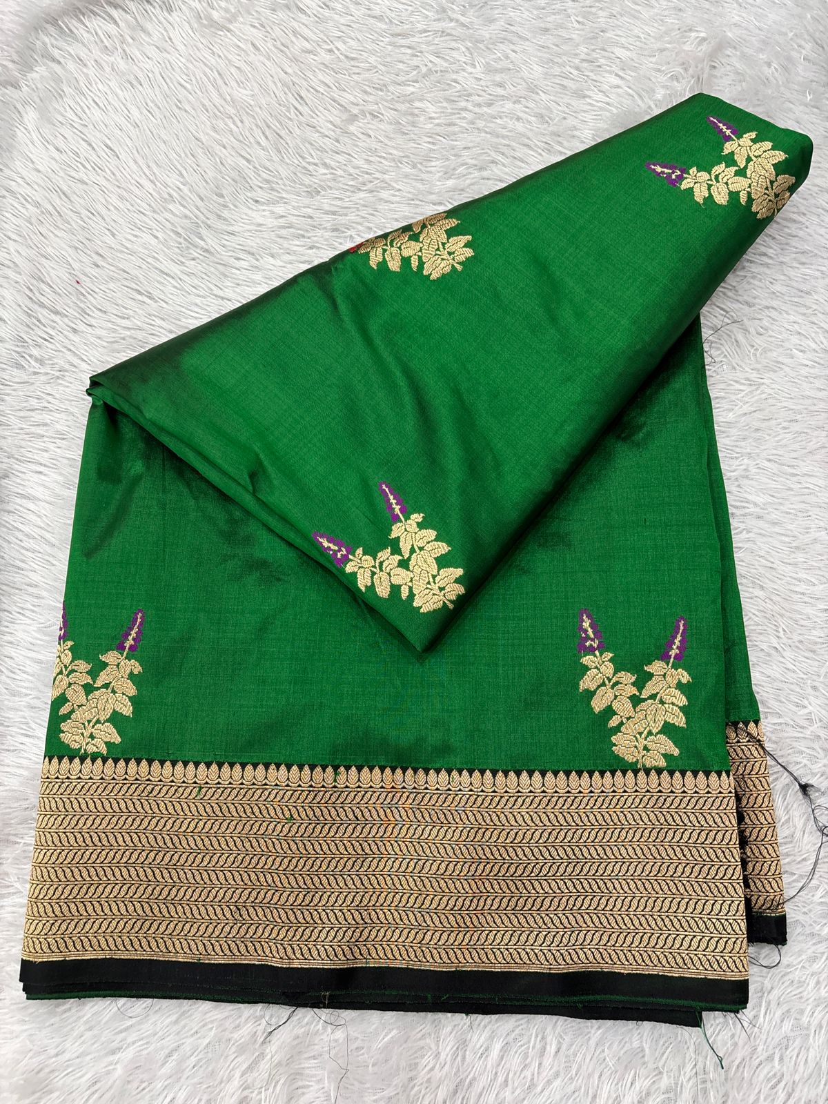 Vibrant Parrot Green & Midnight Black Handloom Banarasi Katan Silk Saree | Antique Gold Zari Kadhua Floral Bunch Booti
