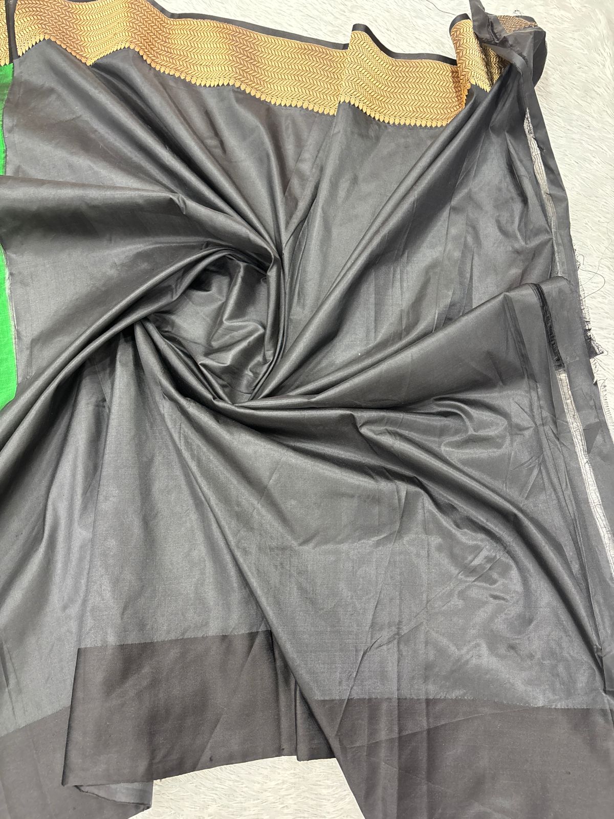 Vibrant Parrot Green & Midnight Black Handloom Banarasi Katan Silk Saree | Antique Gold Zari Kadhua Floral Bunch Booti