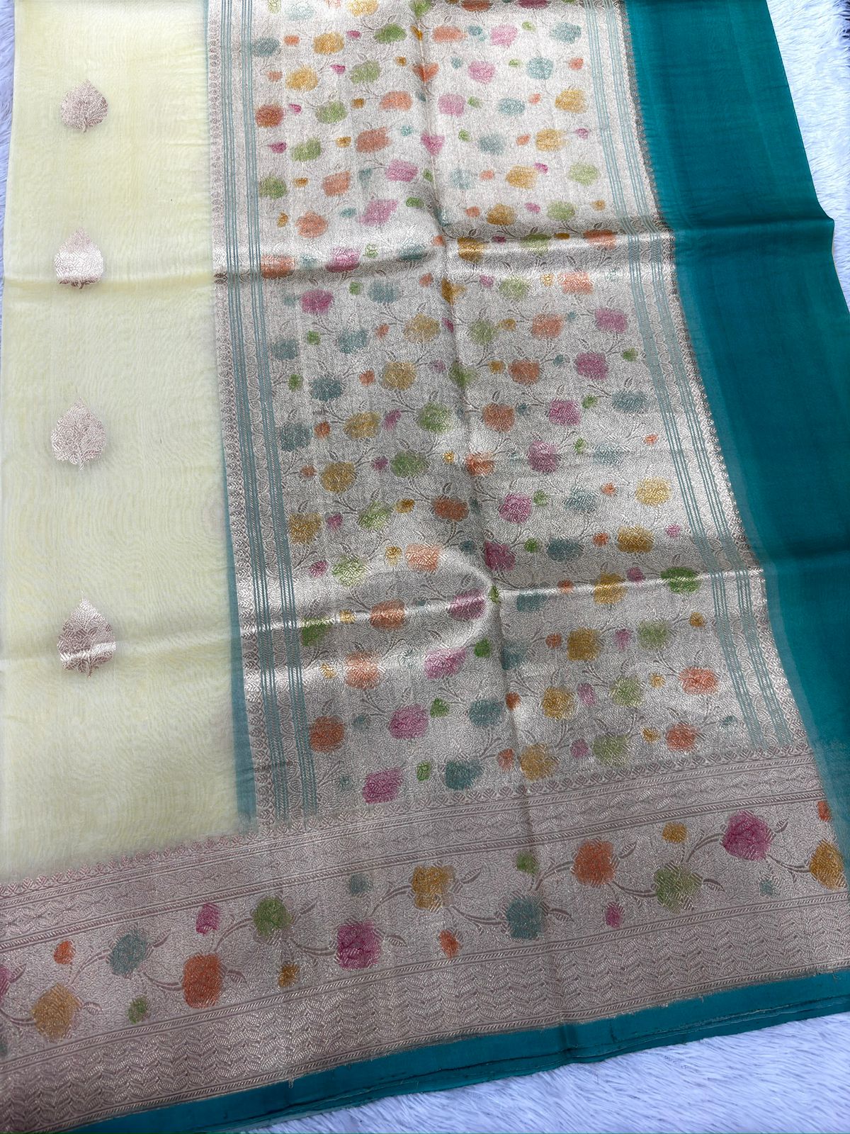 Pastel Ivory Kora Designer Kadhua Handloom Banarasi Saree