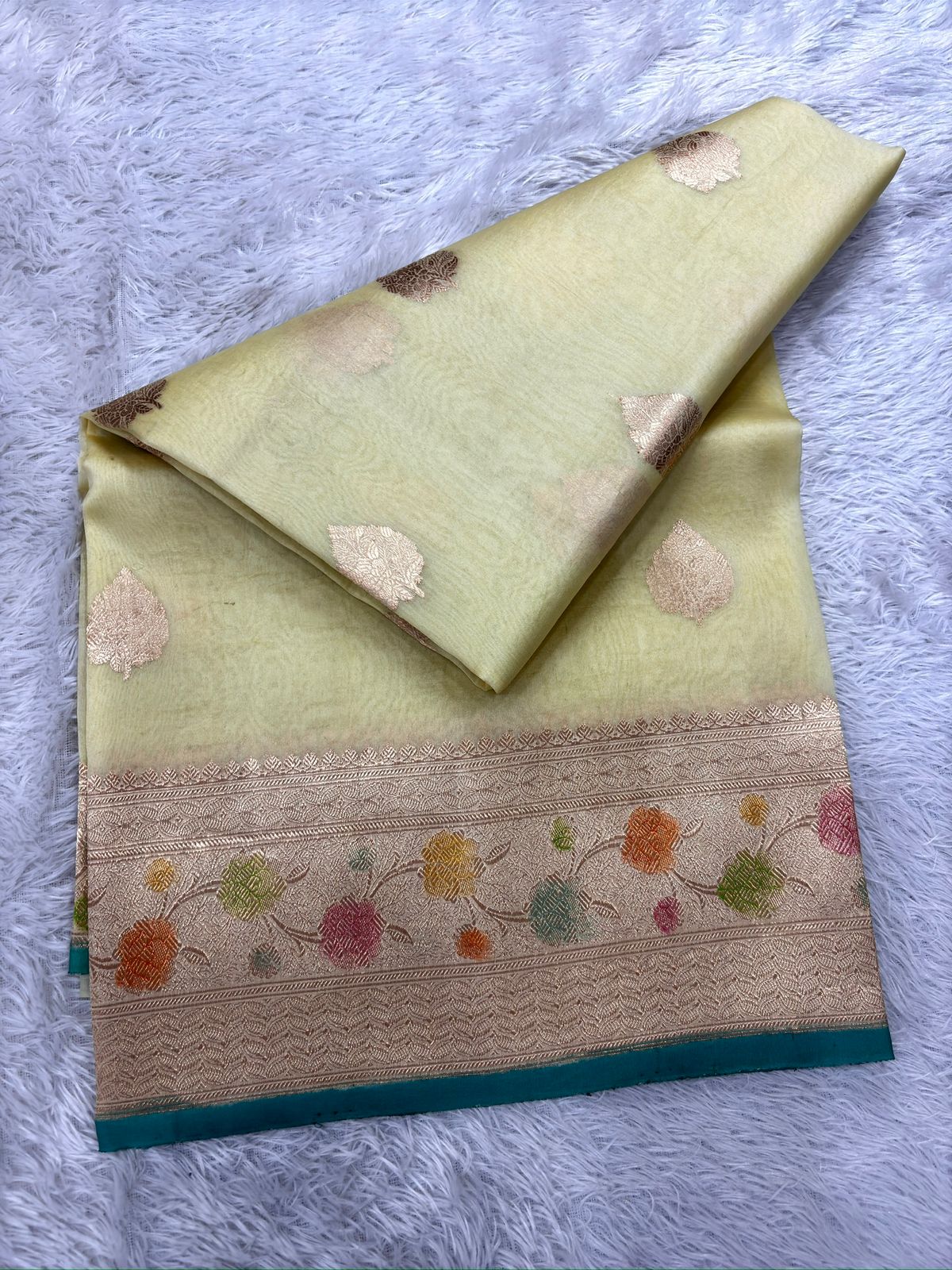 Pastel Ivory Kora Designer Kadhua Handloom Banarasi Saree